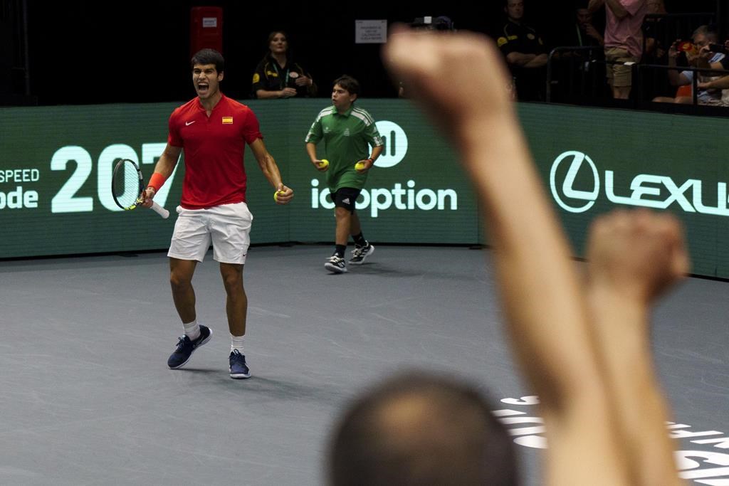 Carlos Alcaraz manda la Spagna ai quarti di finale di Coppa Davis