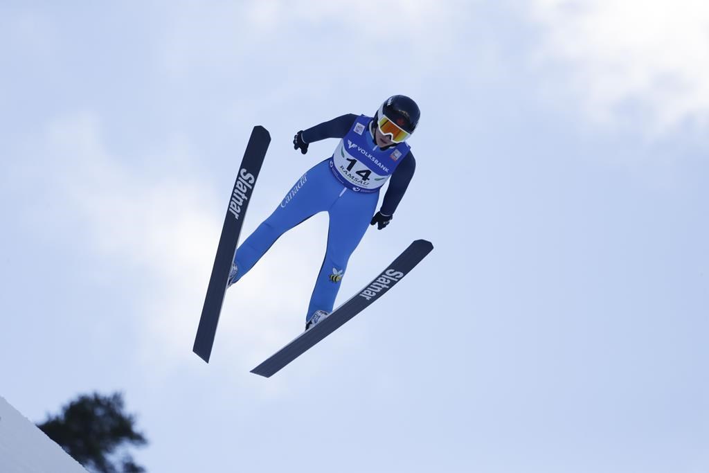 Saut à skis: la Canadienne Abigail Strate se classe 4e en Coupe du monde en Allemagne